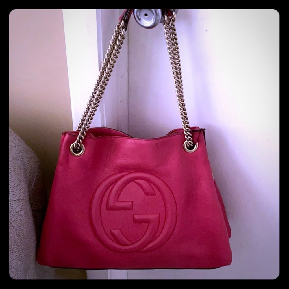 Gucci pebbled calfskin medium soho chain bag